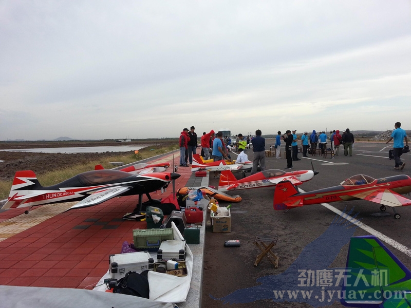 颈鹰(yīng)无人机赛前训练